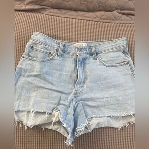 Abercrombie & Fitch 90s Relaxed Cutoff Shorts - size 10